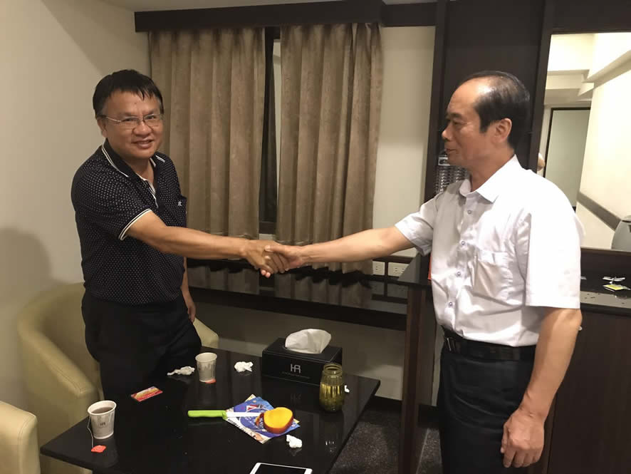 臺(tái)灣建翔富實(shí)業(yè)（股）公司董事長(zhǎng)陳建昌在臺(tái)灣省臺(tái)中市會(huì)見(jiàn)我司董事會(huì)成員之一黃勇